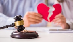 بالفيديو.. أغرب وأطرف قصص الطلاق التي مرت على المطلق