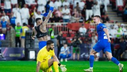 شاهد بالفيديو.. خبير يكشف عن خطأ تحكيمي في لقاء الهلال والاتحاد