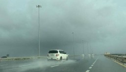 بالفيديو.. شاهد سيول قوية وجارفة في الإمارات