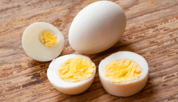 “الغذاء والدواء”تكشف مدة ترك البيض خارج الثلاجة