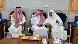 الأمير عبدالعزيز بن جلوي يقدم واجب العزاء لأسرة “العواص “