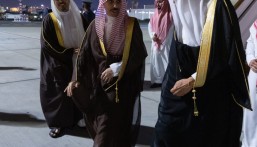 فيصل بن فرحان يصل البحرين للمشاركة في اجتماع وزراء الخارجية لجامعة الدول العربية
