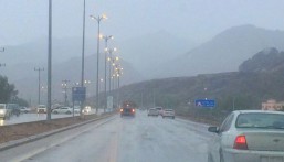 مستمرة حتى الثامنة مساء.. الأرصاد تُطلق الإنذار الأحمر بأمطار غزيرة على الأحساء غدا