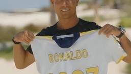 شاهد تعليق كريستيانو رونالدو بعد تجديد عقده رسميًا مع النصر