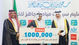 مبادرة إنسانية.. أمير الشرقية يسلم 10 سيارات دعمًا لأيتام جمعية “بناء”