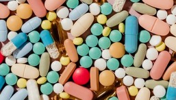 طبيب يحذر: الإفراط في تناولها هذه المكملات الغذائية قد يسمّم دماغك