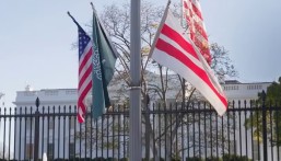 شاهد بالفيديو.. الأعلام السعودية تزين ساحة البيت الأبيض استعداداً لاستقبال ولي العهد