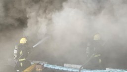 الدفاع المدني يسيطر على حريق في سوق الدمام