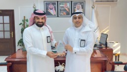 مدير مكتب البيئة بالأحساء يكرّم المهندس محمد الفهيد لحصوله على لقب “الموظف الكفو”