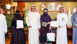 مدير تعليم الأحساء يكرّم الطالبات المتفوّقات وطنيًا في دوري المدارس للرياضات الإلكترونية