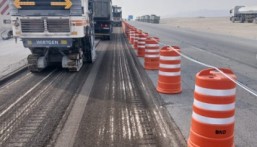 أمانة الأحساء تبدأ أعمال السفلتة في طريق الظهران من الدائري وحتى المبرز