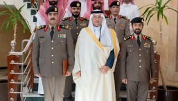 مُحافظ الأحساء يكرّم عددًا من ضباط وأفراد شرطة المحافظة تقديرًا لإنجازاتهم الأمنية