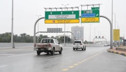 بالصور.. أمطار متفرقة على مدن وقرى محافظة الأحساء