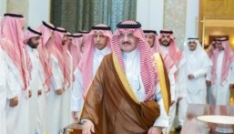 أمير المنطقة الشرقية يعزي سعد العتيبي في وفاة والده