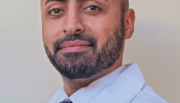 د. نادر المبارك يكتب: قبلة الحياة أم قبلة الوداع؟.. كيف تحكم أسنانك على مصير علاقتك الزوجية‎!‎