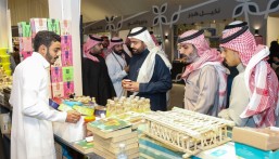  وكيل محافظة الأحساء يزور مهرجان تمور الأحساء المصنّعة