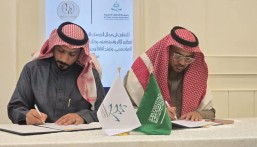 شريك إعلامي.. جمعية الطرف الخيرية ومؤسسة عبر الأضواء توقّعان اتفاقية شراكة استراتيجية