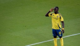 مشهد مثير بين ماني ورونالدو قبل أن يحسم العالمي المواجهة.. تفاصيل لقطة غيرت مجرى مباراة النصر والنجمة