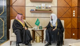 أمير الشرقية يستقبل فضيلة الدكتور عبد الإله الملا بمناسبة تكليفه بالفتوى في المنطقة