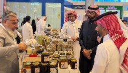 بمشاركة 25 ركنًا و44 نحالًا.. بيئة الشرقية تطلق فعالية العسل والتمر بالأحساء