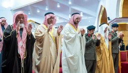 نائب أمير الشرقية يؤدي صلاة الاستسقاء مع جموع المصلين