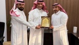  أولياء أمور ابتدائية الأمير سعود بن نايف يكرّمون مدير المدرسة والموجه الطلابي