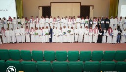 كلية الآداب بـ جامعة الملك فيصل تكرّم الطلبة المتفوقين للفصل الأول 1447هـ 