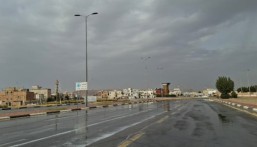 إطلاق الإنذار البرتقالي بالأحساء.. أمطار متوسطة وصواعق وانعدام الرؤية حتى المساء
