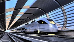 «سار» تطلق ممرًا لوجستيًا دوليًا يربط موانئ الشرقية بمنفذ الحديثة