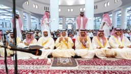 سمو محافظ الأحساء يؤدي صلاة عيد الفطر