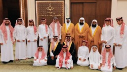 أهالي العيون يؤدون صلاة عيد الفطر في جامع الأمير سلطان وسط أجواء إيمانية