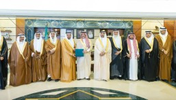 أمير الشرقية يستقبل جمعية التواصل ويطّلع على تقريرها السنوي