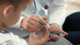خطوة واعدة لمرضى السكري.. علاج جديد يغني عن الحقن اليومية للأطفال