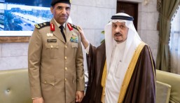 أمير الرياض يقلد قائد قوات أمن المنشآت بالمنطقة رتبته الجديدة