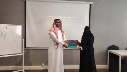 الوباري يقدّم ورشة “إعداد وتنفيذ البحوث الاجتماعية” لمنسوبي مؤسسة رعاية الفتيات بالأحساء
