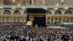 تفاصيل مراسم غسل الكعبة المشرفة.. ثلاث مراحل بروحانية وتنظيم دقيق