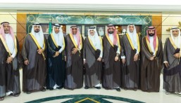 أمير الشرقية يستقبل رئيس وأعضاء جمعية تاروت الخيرية