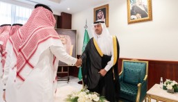 محافظ الأحساء يحث منسوبي المحافظة على مضاعفة الجهود ورفع الإنتاجية