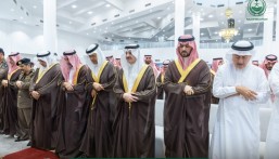 أمير الشرقية يؤدي صلاة الميت بالدمام على شهداء حادث سقوط المروحية