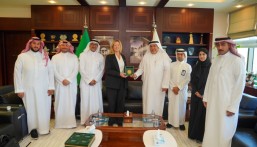 رئيس جامعة الملك فيصل يستقبل وفدًا من جامعة الملك عبدالله لبحث التعاون