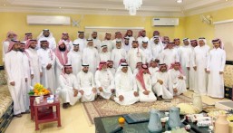 بالصور.. تكريم مؤثر للمعلم خالد العويس في يوم تقاعده بمتوسطة صهيب الرومي