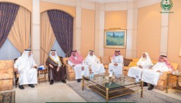 أمير المنطقة الشرقية يقدم التعازي لأسرة القريشي