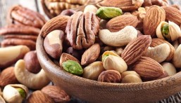سلاح طبيعي ضد جلطات القلب.. كيف تحميك حفنة مكسرات 5 مرات أسبوعيا؟