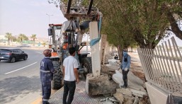 بالصور… إزالة أسوار حديقة العيون