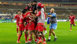 بعد تساوي النقاط والأهداف.. القرعة تحسم تأهل عُمان لنصف نهائي خليجي 27