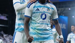 نيوم يفاجئ الهلال في الأرينا