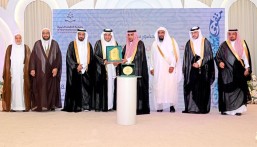 مساعد مدير تعليم الأحساء يكرّم الطلاب والطالبات المتفوقين من مستفيدي الطرف الخيرية