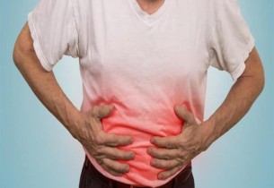 تقرير طبي يحذر: 3 عادات يومية خاطئة تفاقم التهاب القولون التقرحي