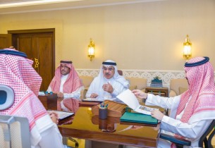 بالصور.. الأمير سعود بن بندر يستقبل أمين المنطقة الشرقية