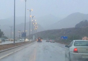 تحذير من الأرصاد: أمطار غزيرة وسيول متوقعة في الأحساء حتى 10 مساءً